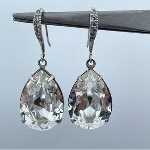 Faceted Teardrop Crystal Dangle Earrings Silver Tone Elegant Sparkle